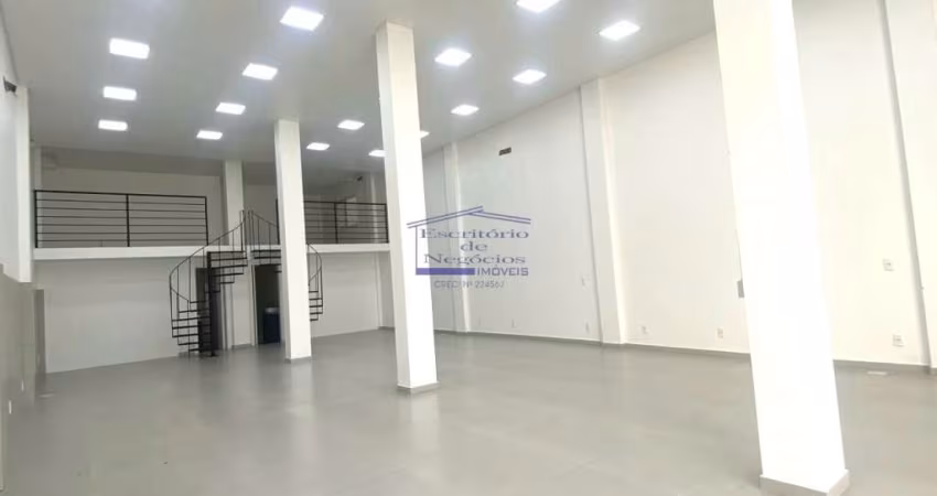 Lojão Comercial de Alto Padrão na Tristeza: 2 Salas, 2 Banheiros, 4 Vagas de Garagem, 180m² em Porto Alegre-RS