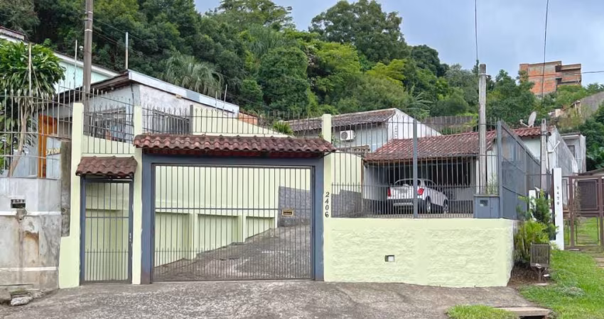 Casa à venda em Porto Alegre-RS, Vila Nova: 3 quartos, 1 suíte, 4 banheiros, 6 vagas de garagem. 156,00 m² de área!