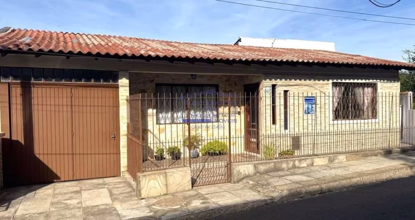 Casa à venda em Porto Alegre-RS, bairro Vila Nova: 2 quartos, sala, banheiro, garagem. aceita financiamento. Venha conferir!