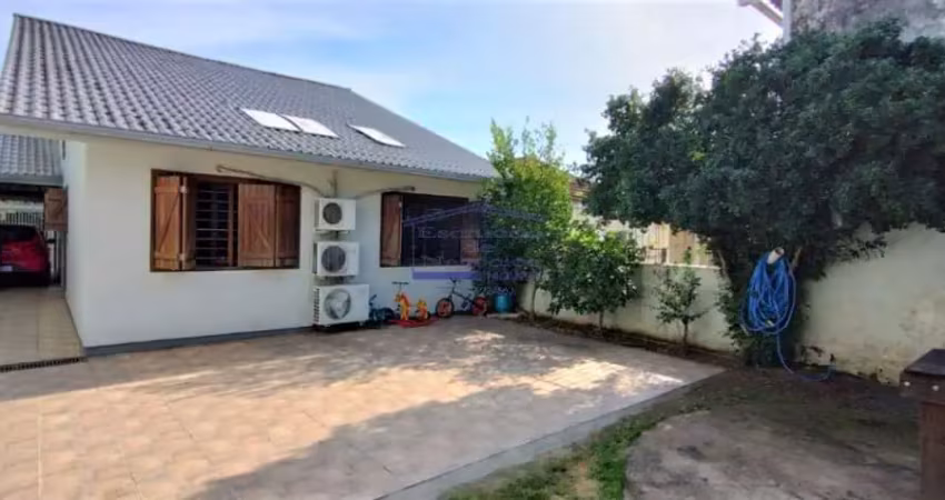 Imperdível residência à venda em Porto Alegre-RS, bairro Cavalhada: 2 quartos, 1 suíte, 2 salas, 2 banheiros, 3 vagas, 117m².