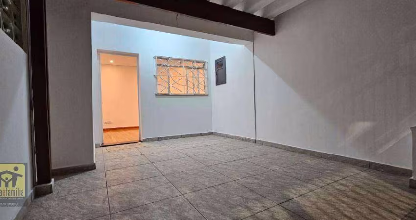 Casa térrea a 450mt do metrô Santos Imigrantes com 2 dormitórios para alugar,  por R$ 4.000/mês - Vila Gumercindo - São Paulo/SP