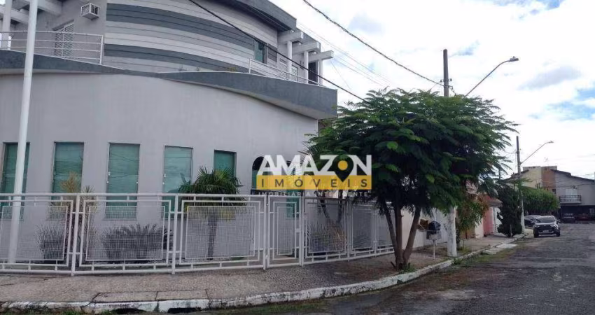 Sobrado com 3 dormitórios à venda, 200 m² por R$ 940.000,00 - Vila São Geraldo - Taubaté/SP