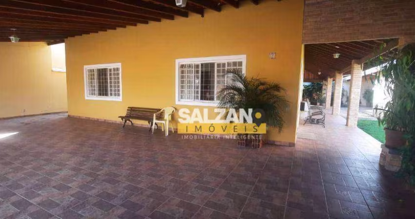 Casa com 3 dormitórios à venda, 420 m² por R$ 901.000,00 - Residencial Estoril - Taubaté/SP