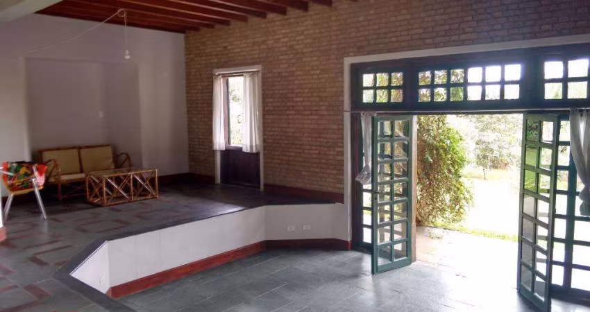 Sobrado com 4 dormitórios à venda, 443 m² por R$ 2.350.000,00 - Chácaras Cataguá - Taubaté/SP