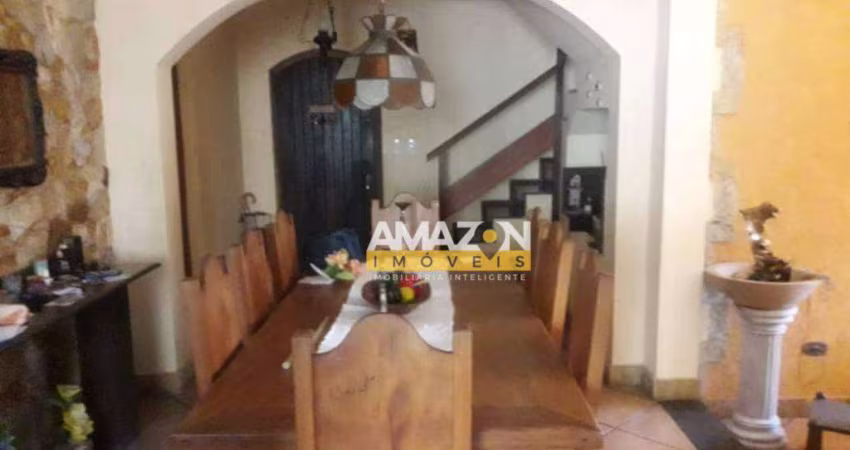 Casa com 4 dormitórios à venda, 200 m² por R$ 1.007.000,00 - Campos Elíseos - Taubaté/SP