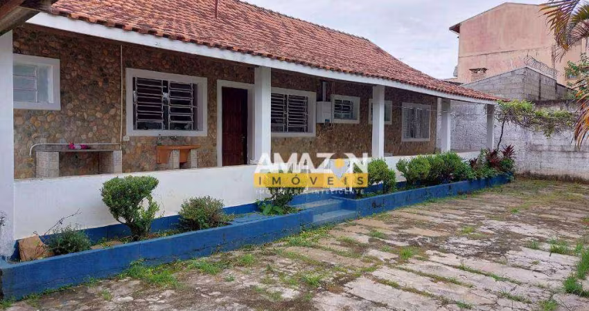 Casa com 3 dormitórios à venda, 172 m² por R$ 750.000,00 - Parque Senhor do Bonfim - Taubaté/SP