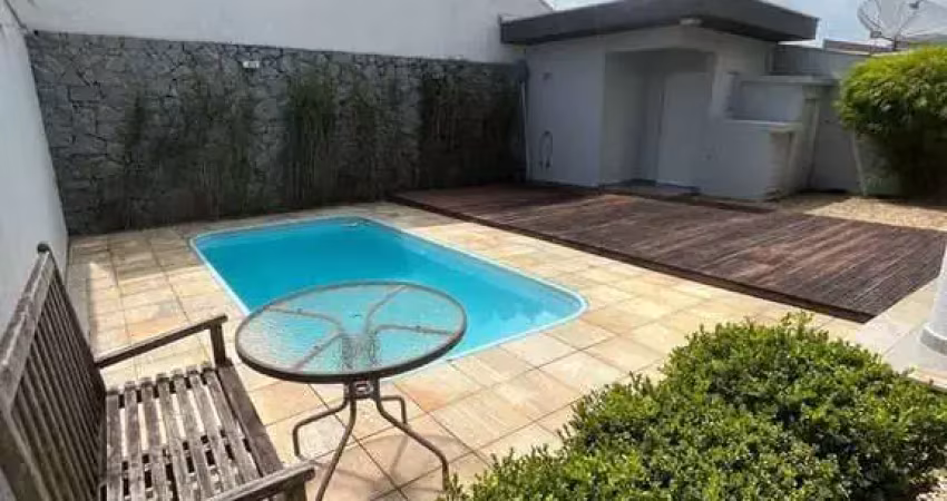 Casa com 3 quartos à venda na Rua Professor Andrônico Pereira, Centro, Camboriú