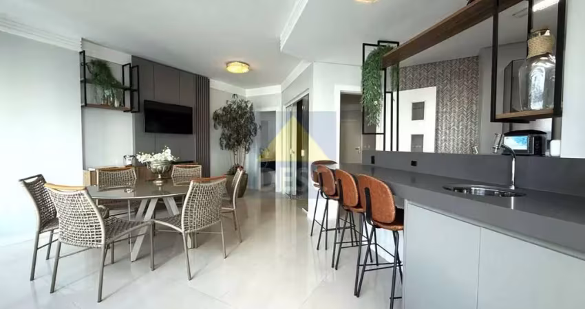 Apartamento mobiliado quadra mar à venda no ed. evidence tower em balneário camboriú