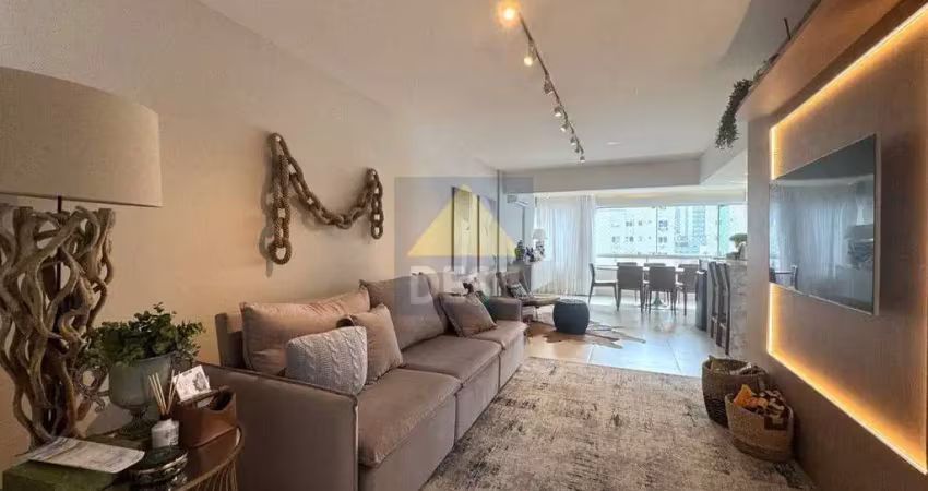 Apartamento mobiliado quadra mar à venda no Ed. Lua Europa