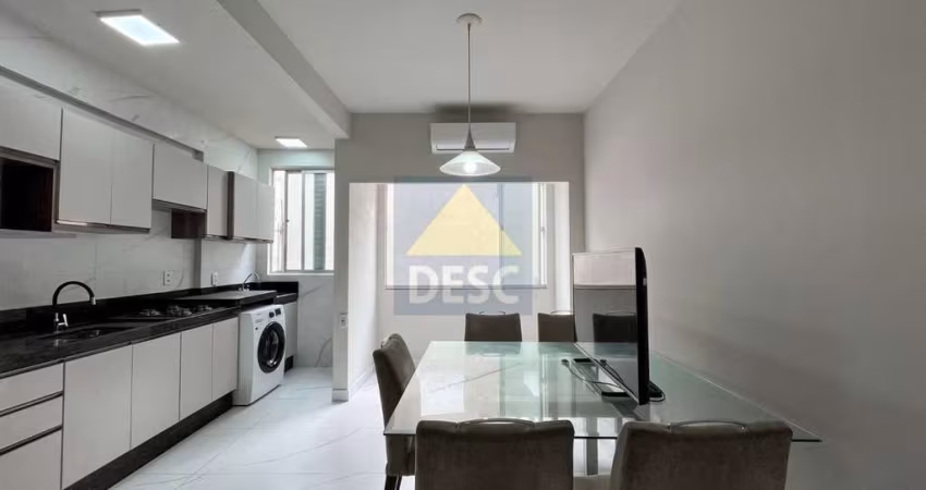 Apartamento na Quadra do Mar com 02 dormitórios para locação anual no Ed. Ilha do Arpoador
