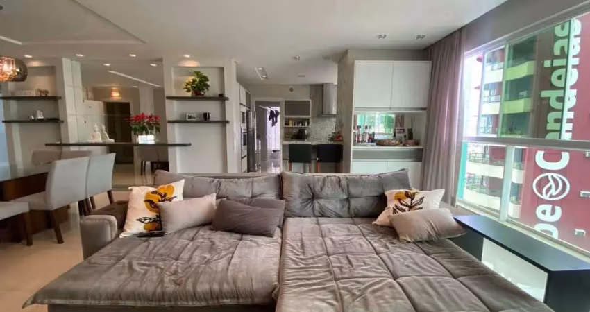 Apartamento mobiliado à venda no ed. de la torre no centro de balneário camboriú