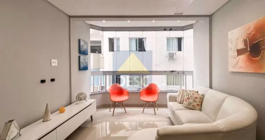 Apartamento mobiliado quadra mar para locação anual no Ed. Solar do Cangongo em Balneário Camboriú