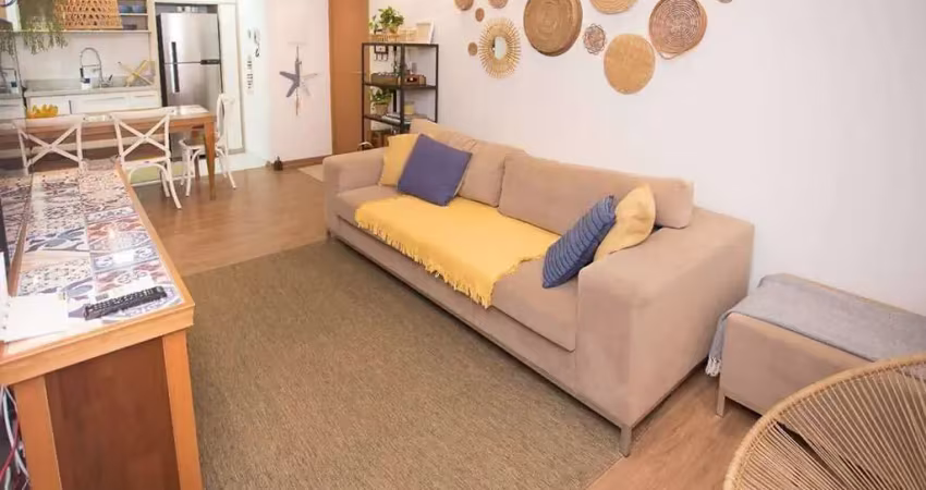 Apartamento mobiliado e diferenciado frente mar com dois dormitórios à venda no ed. vila açoriana em barra velha - sc