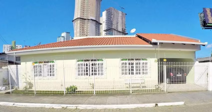 Casa com 3 quartos à venda na Rua 3610, Centro, Balneário Camboriú