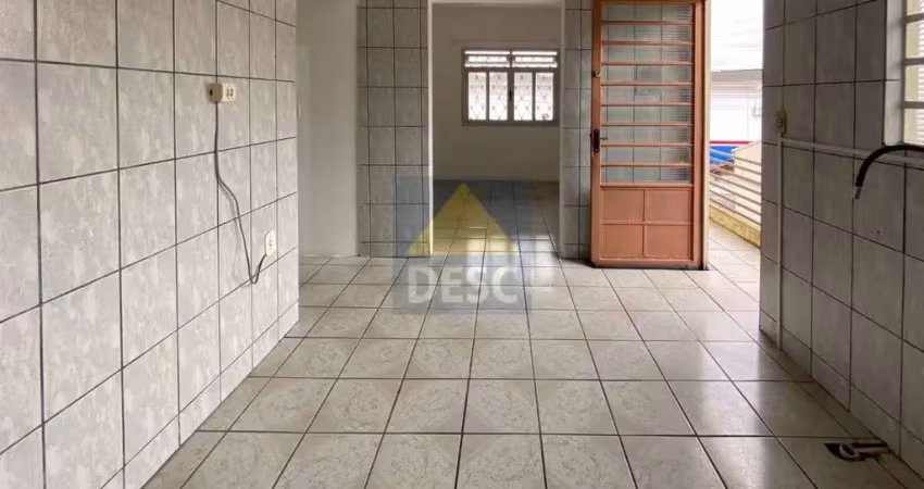 Casa com dois dormitórios para locação na rua 2700 no centro de balneário camboriú