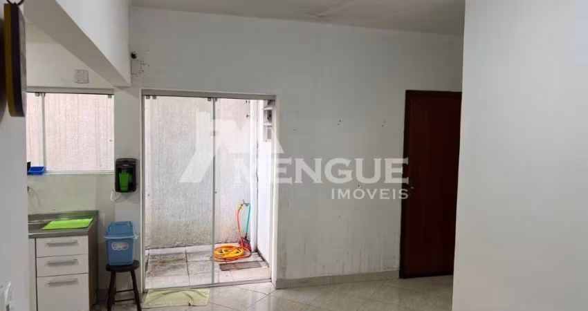 Apartamento com 2 quartos à venda na Beco Andaraí, 65, Passo da Areia, Porto Alegre