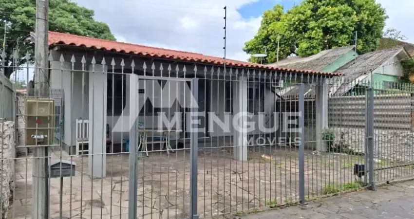 Casa com 3 quartos para alugar na Avenida Rio São Gonçalo, 365, Santa Maria Goretti, Porto Alegre