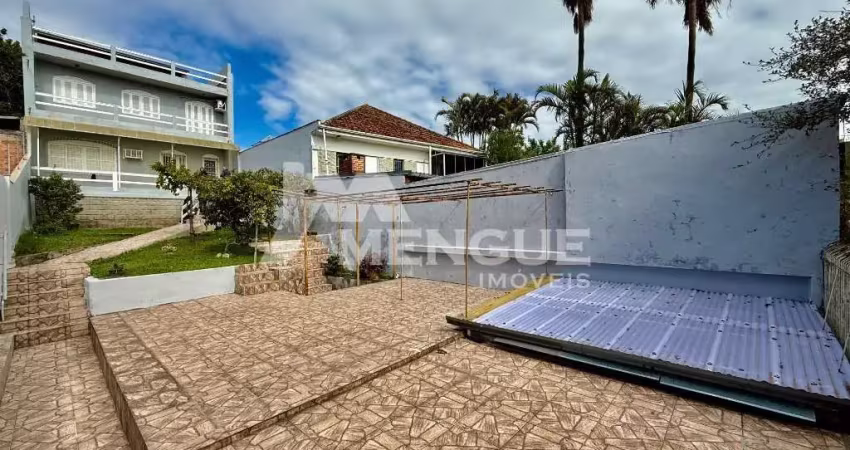 Casa com 5 quartos à venda na Rua Aldrovando Leão, 325, Vila Jardim, Porto Alegre