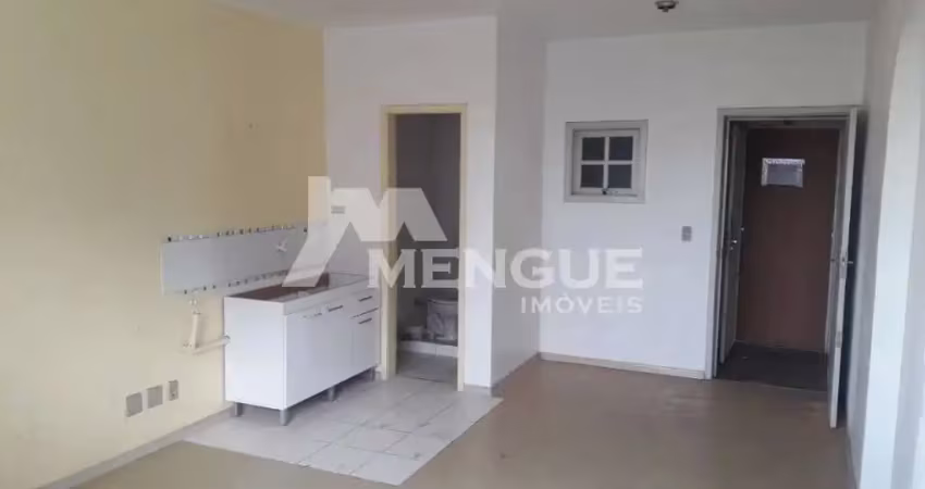Sala comercial com 1 sala à venda na Rua Tupi, 205, Passo da Areia, Porto Alegre