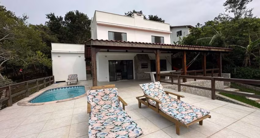 Casa para Venda em Garopaba, CAPÃO, 2 dormitórios, 2 suítes, 3 banheiros, 2 vagas