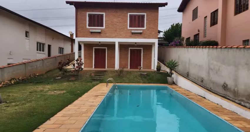 Casa em condomínio fechado com 3 quartos para alugar em Curral, Ibiúna 