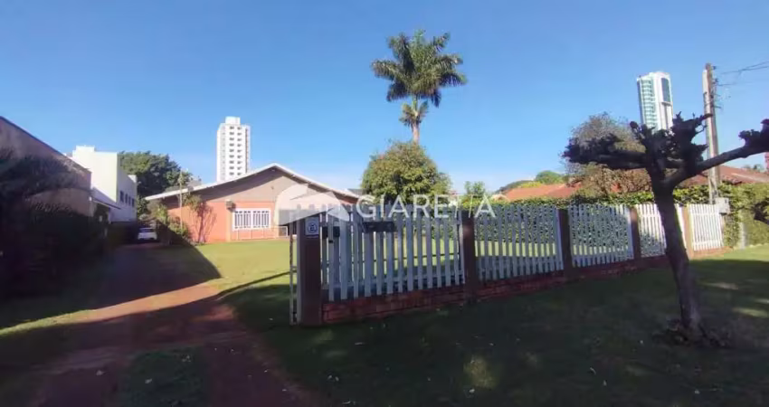 Casa com ampla sobra de terreno à venda na vila industrial, toledo - pr