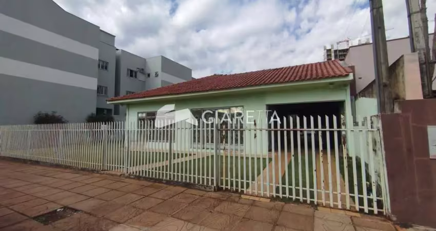 Casa ampla à venda, em excelente localização na vila industrial, toledo - pr