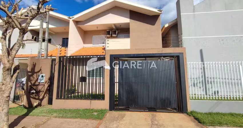 Sobrado amplo à venda em excelente localização, jardim gisela, toledo - pr