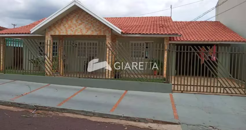 Casa disponível para locação em ótima localização, vila pioneiro, toledo - pr