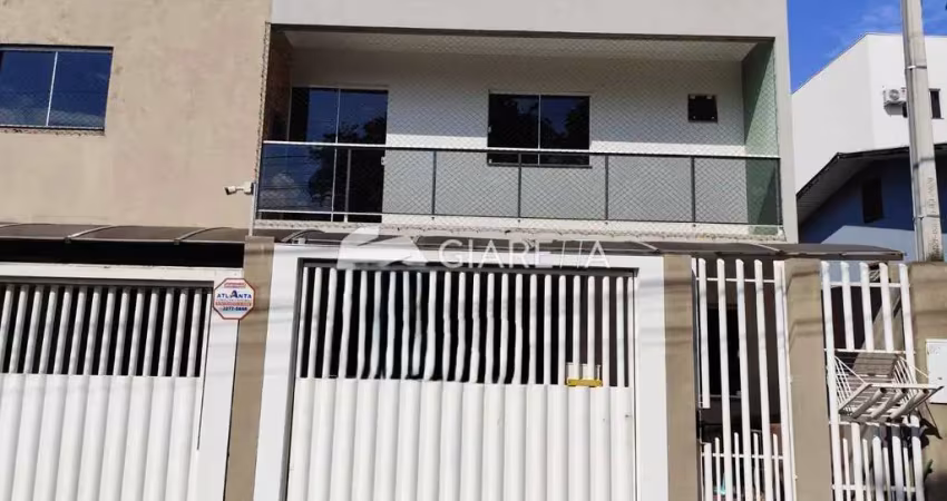 Sobrado amplo disponível para locação em ótima localização, centro, toledo - pr