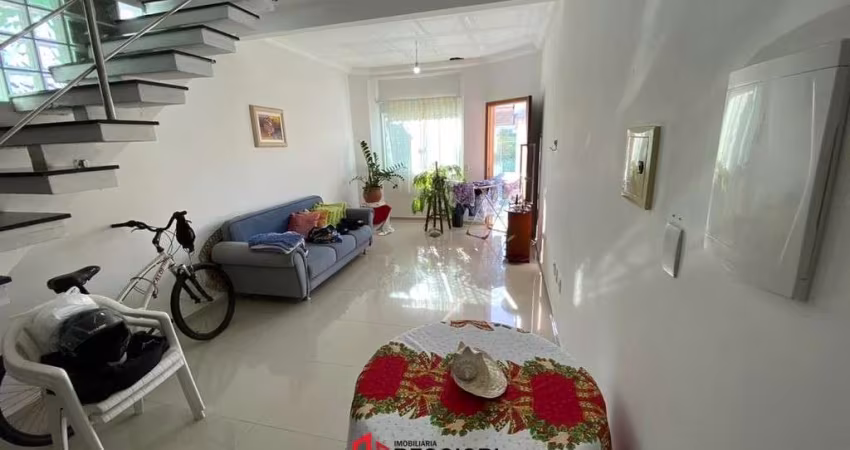 CASA EM BALNEÁRIO CAMBORIÚ 3 SUÍTES DUAS VAGAS