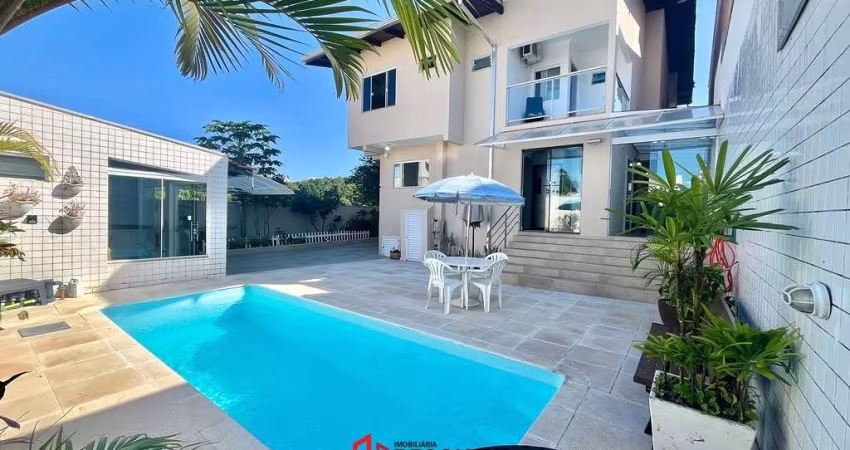AMPLA CASA DUPLEX C/ 4 DORM E PISCINA ARIRIBÁ BC