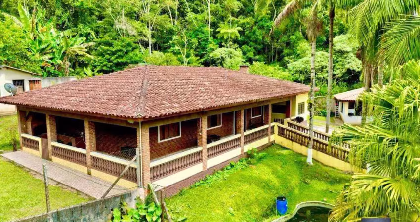 Chácara à venda 3.900m2 área terreno, 300m2 área construída, piscina, pomar, área gourmet - bairro dos padeiros - juquitiba/sp