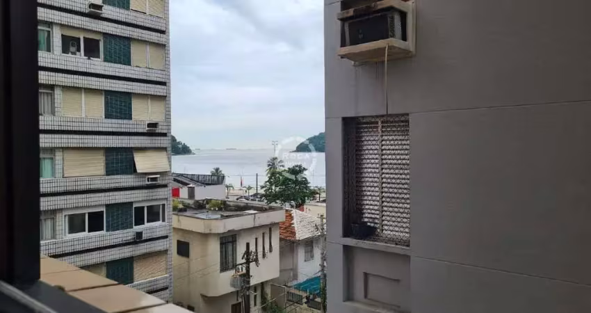 Ótimo apartamento sala living amplo com vista parcial para o mar a uma quadra da praia no itararé são vicente.