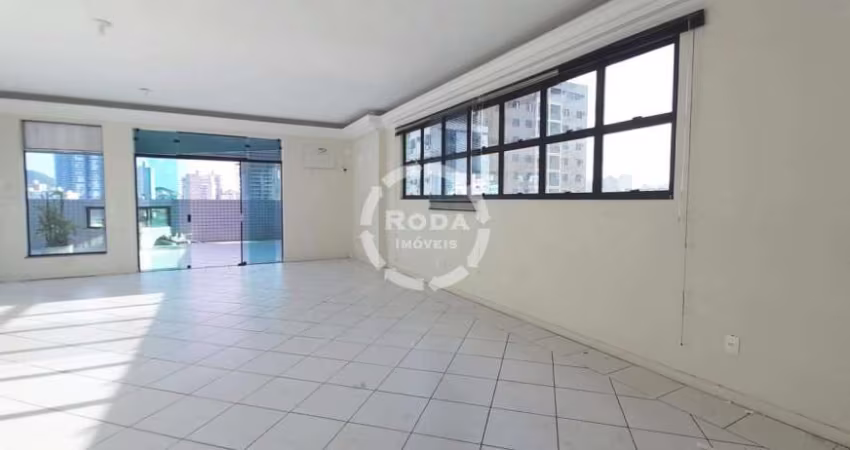 Oportunidade Única: Espaçosa Sala Comercial na Cobertura com Possibilidades Infinitas!