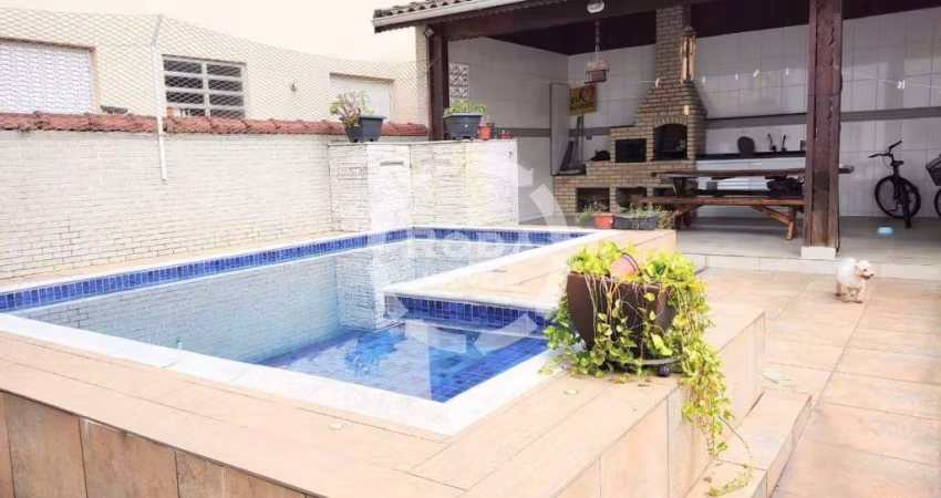 Sobrado com piscina na Ponta da Praia com Piscina - Oportunidade Única!