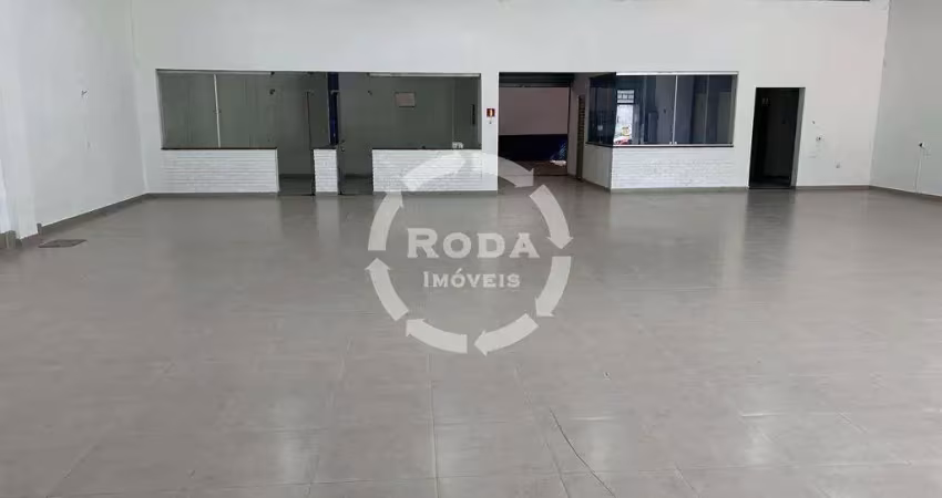 Ótimo galpão de 480m² na vila mathias em santos, com 5 salas para escritório e 3 banheiros.