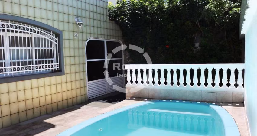 Sobrado isolado 3 quartos, suíte, 2 vagas, piscina, 300 metros Praia. Santos/SP