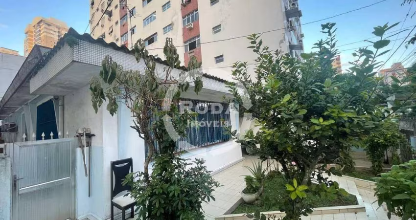 Casa isolada à venda, 3 quartos, 2 vagas, Ponta da Praia - Santos/SP