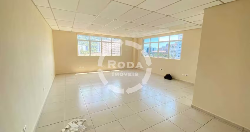 Sala Comercial 50m² com 2 banheiros no Bairro da Vila Mathias ao Lado da UNIMED