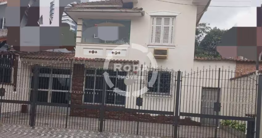 Casa isolada para alugar com Edícula, no Marapé, Santos-SP