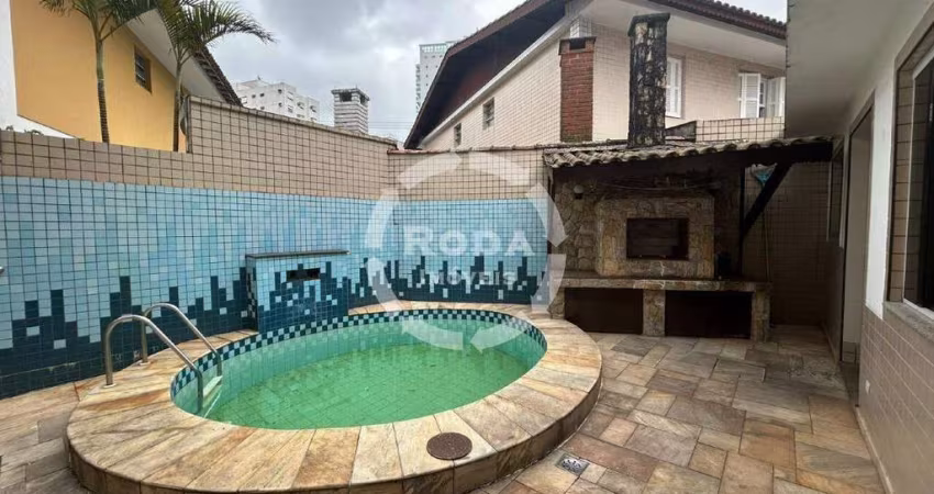 Sobrado Geminado 04 dormitórios com Piscina e Edícula Ponta da Praia