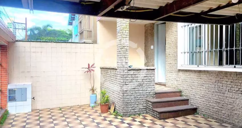 Sobrado a uma quadra do mar: conforto e praticidade em localização privilegiada!