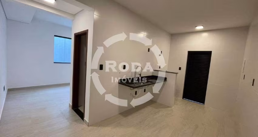 Casa Sobreposta Baixa Fundos Nova à Venda no Marapé – 3 Dormitórioss e 2 Vagas!