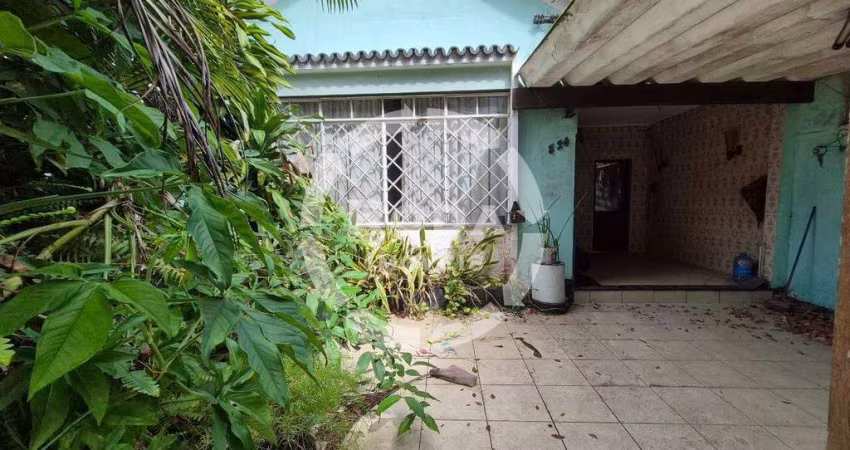 Casa ampla geminada 2 dormitório no bairro da Aparecida, Santos (SP)