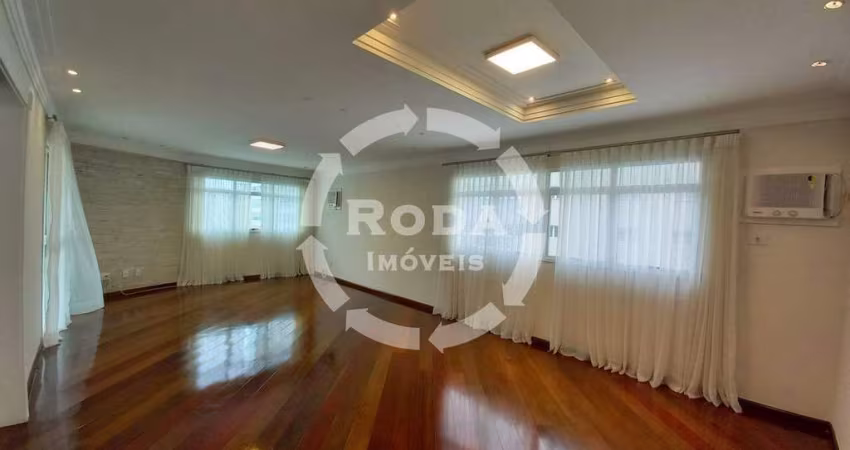 Amplo apartamento com 3 dormitórios (2 suítes), 180 m² e 3 vagas demarcadas no Boqueirão – a 2 quadras da praia!