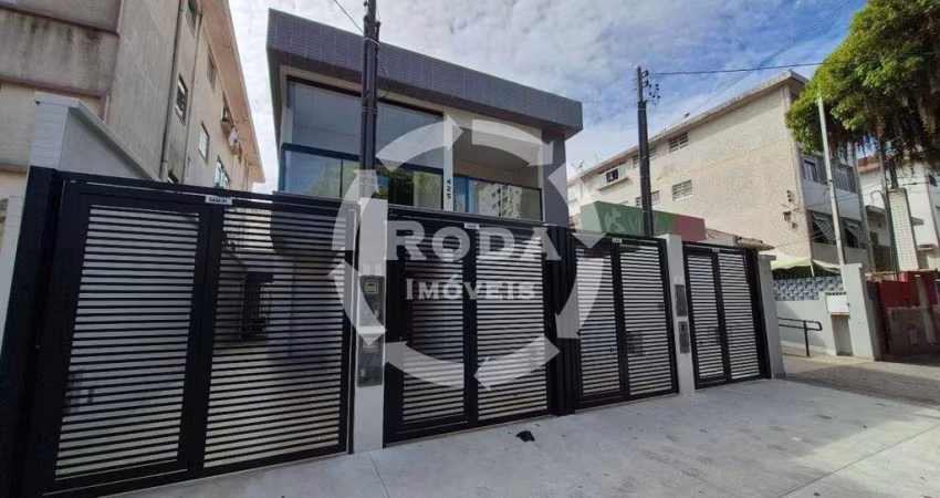 Casa sobreposta alta, 3 dormitórios, Varanda, bairro Embaré, Santos (SP).