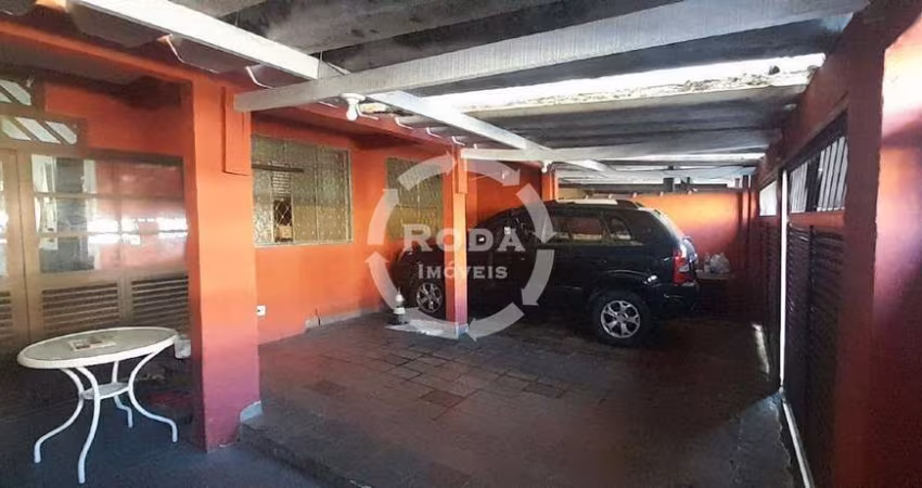 Sobrado à venda, 4 quartos (sendo 2 suítes), garagem para 3 carros, Vila Matias - Santos/SP