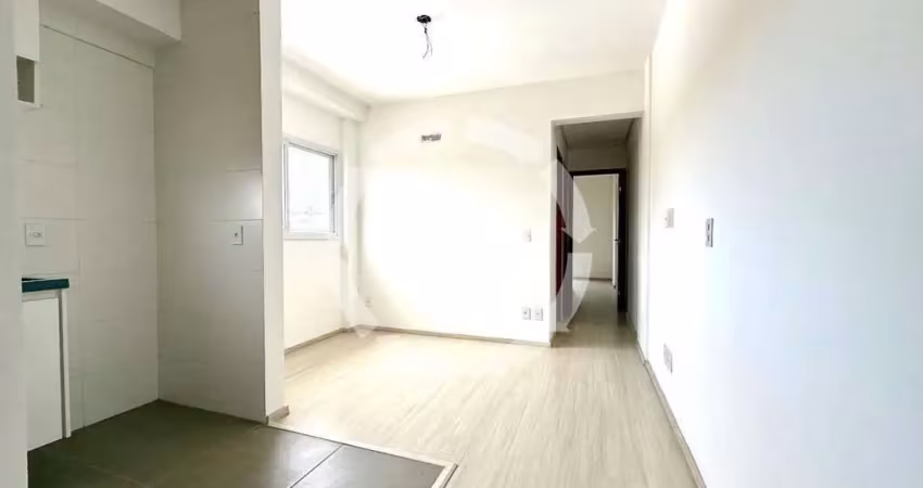 Apartamento novinho com varanda e elevador no Estuário – 2 Dorms | Vista livre | Prédio com churrasqueira na cobertura