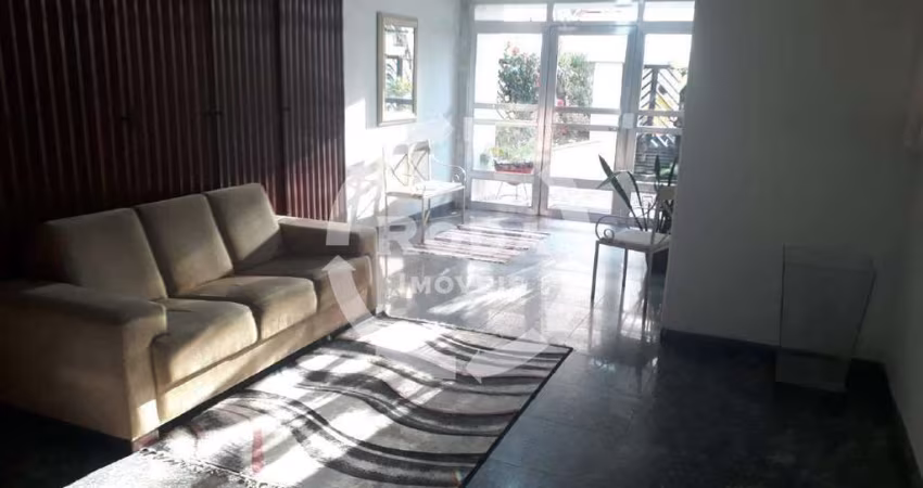 Apartamento Espaçoso à Venda na Ponta da Praia - 3 Dormitórios e 1 Suíte